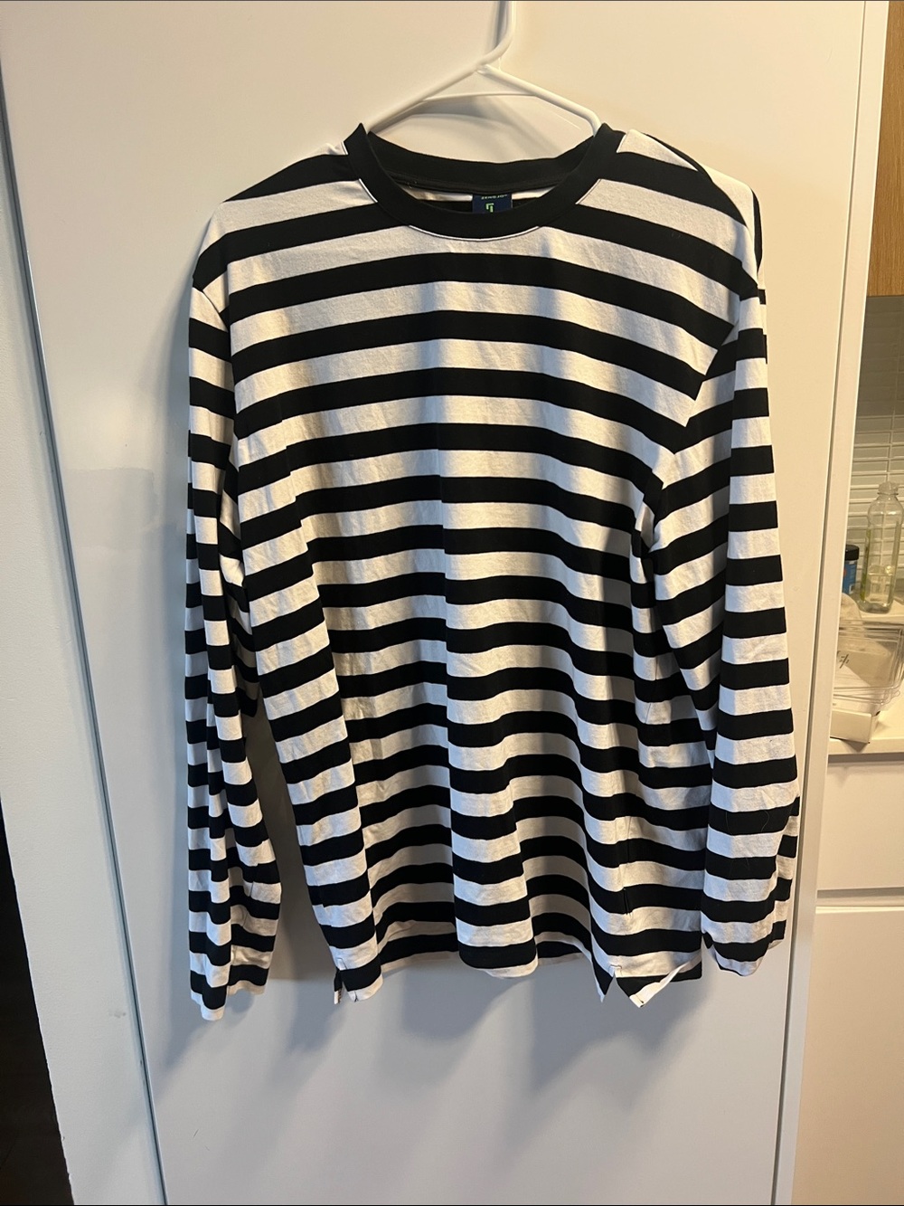 Men's Black & White Striped Long-Sleeve Shirt